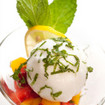 Fruchtsalat mit Pistazien-Eiscreme