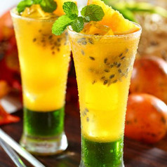 Passionsfrucht-Orangen Cocktail