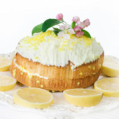 Zitronenkuchen mit Mandelkrokant und Ananas
