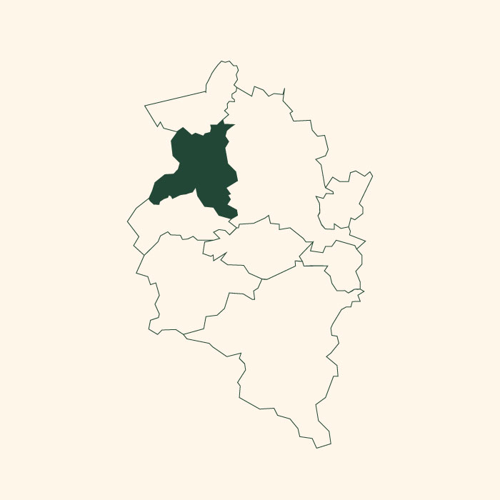 Die Abbildung zeigt eine landkartengestützte Darstellung, bei der ein Teilbereich im Westen in dunkler Farbe hervorgehoben ist. Dieser Bereich hebt sich von den umgebenden, helleren Umrissen ab und ist Teil einer größeren geografischen Region.