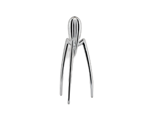 Eine silberne, metallische Figur in Form eines stilisierten, humanoiden Wesens mit langen, schlanken Beinen und einem rundlichen Kopf. Die Struktur wirkt futuristisch und minimalistisch.