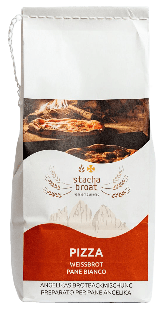 Auf der Verpackung eines Brotmischungspakets steht "Stacha Brot - vom Korn zum Brot". Die Mischung ist für die Zubereitung von Pizza-Weißbrot gedacht. Die Vorderseite zeigt ein ansprechendes, rustikales Design mit einem Bild von Pizza.