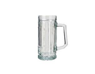 Leerer transparenter Bierkrug aus Glas mit breitem Henkel und vertikal gerillter Oberfläche.