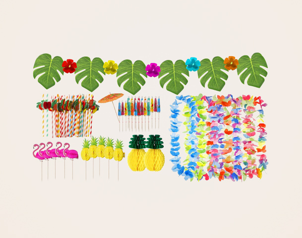 Die Abbildung zeigt eine fröhliche Sammlung von Partydekorationen, darunter bunte Papierstrohhalme, kleine Ananas, Flamingos, Blumen und eine farbenfrohe Girlande. Grüne Blätter und ein kleiner Regenschirm ergänzen das tropische Ambiente, ideal für eine Feier oder eine Sommerveranstaltung.