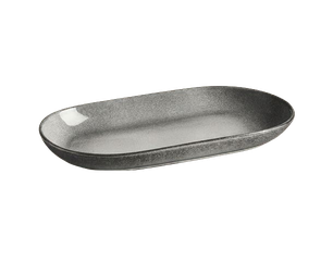 Eine ovale, schwarze Servierschale aus Keramik mit glatter Oberfläche. Die Schale hat eine matte Textur und keine auffälligen Muster. Sie eignet sich gut für die Präsentation von Speisen.