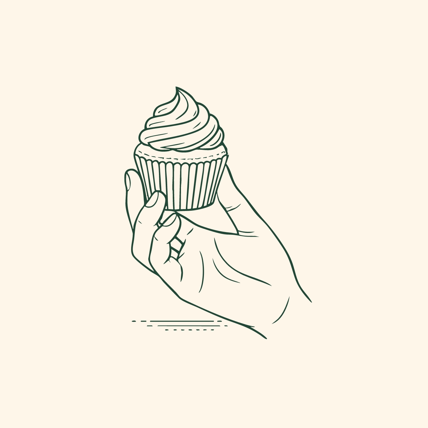 Eine hand hält einen dekorierten Cupcake mit einer spiralförmigen Sahnehaube. Der Cupcake ist in einem Papierförmchen und wird vor einem einfarbigen Hintergrund präsentiert.