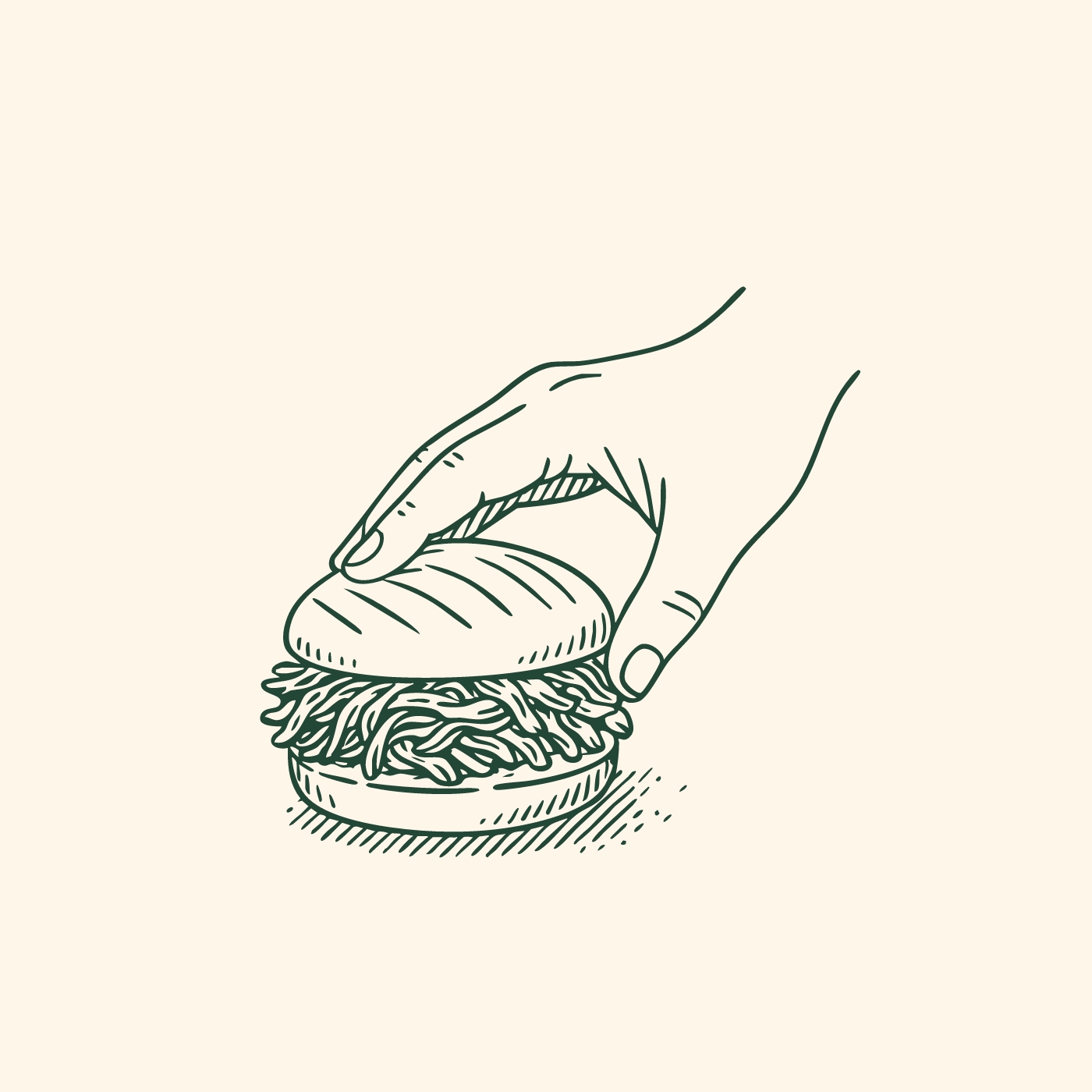 Eine Hand hält einen Burger mit einer Füllung aus grünem Gemüse oder Nudeln. Der Burger hat ein weiches Brötchen und liegt auf einer neutralen Hintergrundfarbe.