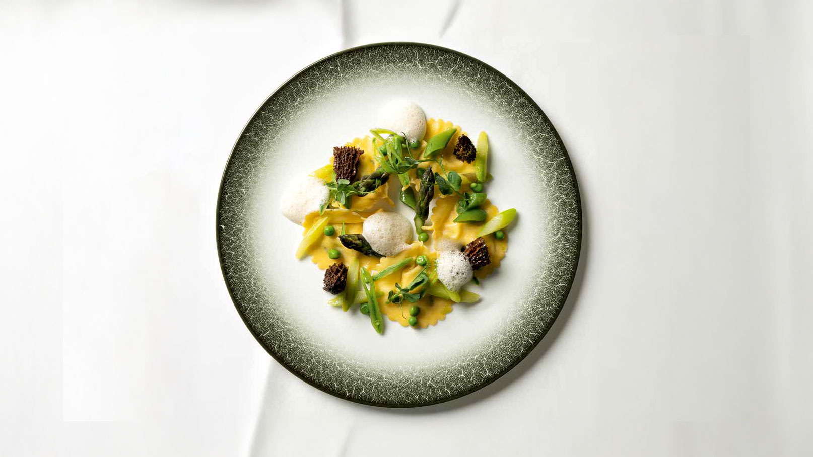 Riebelmais-Ravioli mit Spitzmorchelsauce