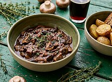 Image of Pilz Ragout mit dunklem Bier und Thymian