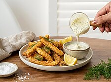 Image of Knusprige Karpfen-Pommes mit Kräuter-Mayonnaise