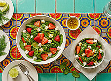 Image of Spinatsalat mit Feta und Erdbeeren