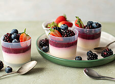Image of Panna Cotta mit Beeren