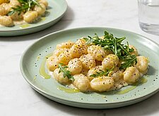 Image of Gnocchi mit Pecorino, Pfeffer und Zitrone