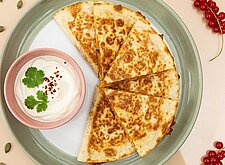 Image of Kürbis Quesadillas mit Sauerrahm
