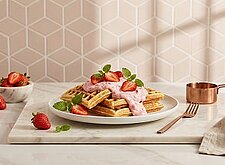 Image of Schmandwaffeln mit Erdbeersahne