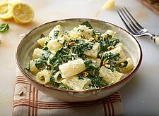 Image of Cremige Spinat Pasta mit karamellisierten Schalotten