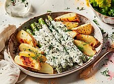 Image of Spargel mit Kartoffeln und Dillcreme