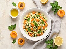 Image of Couscous-Salat mit Marille und Minze