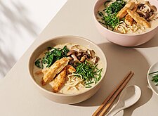 Image of Ramen mit Hühnerfleisch und Pilzrahm