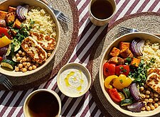 Image of Ofengemüse-Bowl mit Halloumi