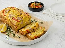 Image of Safrankuchen mit Paprika und Thunfisch