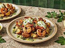 Image of Loaded Potatoes mit Garnelen und Kräuteröl