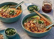 Image of Ramen mit Huhn und Erdnuss-Chili-Öl
