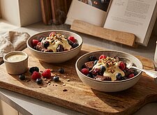 Image of Brownie Bowl mit Beeren und Vanillecreme