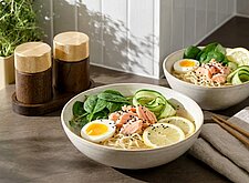 Image of Zitronige Ramen mit Lachs und Spinat
