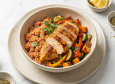 Image of Hühnerbrust mit Ofengemüse und Tomatenquinoa