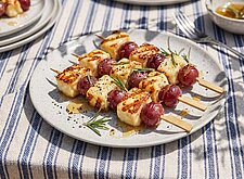 Image of Grillkäse-Spieße mit Trauben