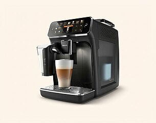 Der Bildbeschreibung nach handelt es sich um eine Kaffeemaschine der Marke Philips. Sie hat ein modernes Design mit einem Bedienfeld oben und einem Glas unter dem Auslauf, aus dem frisch zubereiteter Kaffee fließt.