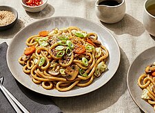Image of Gebratene Udon-Nudeln mit Gemüse
