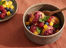 Image of Sorbet mit Beeren oder Mango