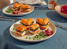 Image of Tomaten-Éclairs mit Pastrami