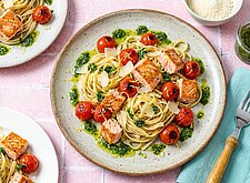 Image of Lachs Pasta mit Kirschtomaten und Kräuteröl