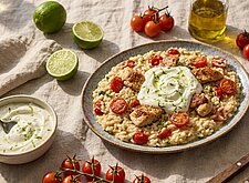 Image of Sommerrisotto mit Huhn, Tomaten und Limetten Joghurt