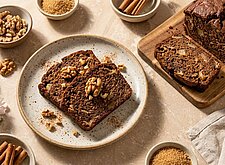 Image of Dunkles Apfelbrot mit Walnüssen