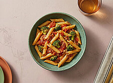 Image of Penne mit Tomaten-Brokkoli-Speck-Sauce