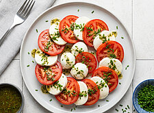 Image of Tomaten Mozzarella Salat mit Schnittlauch