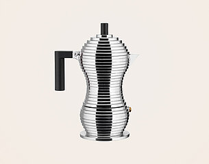 Stilvolle, silberne Espressokanne mit einer modernen, geschwungenen Form und horizontalen Rillen. Sie hat einen schwarzen Griff und ein Ausguss, das funktional und ästhetisch gestaltet ist. Ideal für das Zubereiten von Espresso.