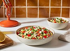 Image of Kalter Orzo Salat mit Zitrone und Kräutern