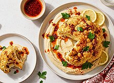 Image of Gerösteter Blumenkohl mit Hummus und Chili Öl