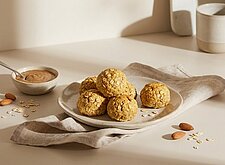 Image of Milde Haferbällchen mit Banane