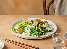 Image of Spargel mit Kartoffeln und Dillcreme