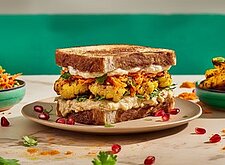 Image of Blumenkohl Sandwich mit Labneh