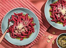 Image of Rote Bete Spätzle mit Mohnbutter