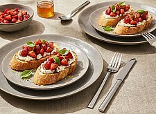 Image of Erdbeer-Pfeffer-Bruschetta