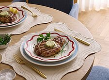 Image of Schweinssteaks mit Kräuterbutter