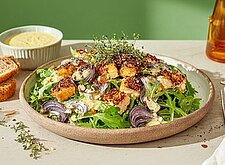 Image of Rucolasalat mit geröstetem Hühnchen und Croûtons